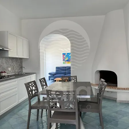 Blumarine E Vasca Jacuzzi By Cala Salento טורה לפילו