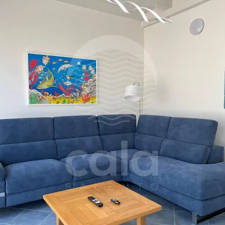 Holiday home Blumarine E Vasca Jacuzzi By Cala Salento *