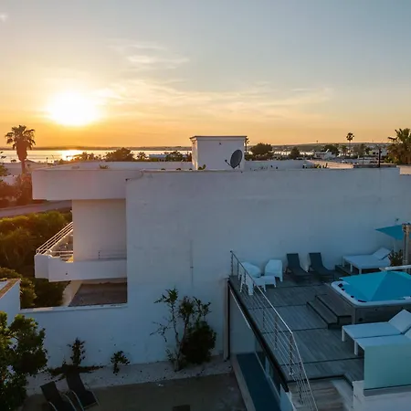 Blumarine E Vasca Jacuzzi By Cala Salento Holiday home *