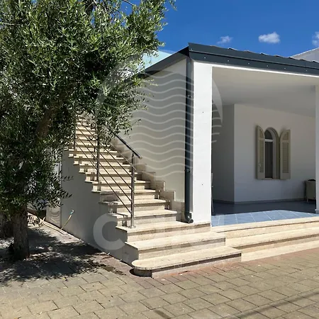 Blumarine E Vasca Jacuzzi By Cala Salento Holiday home