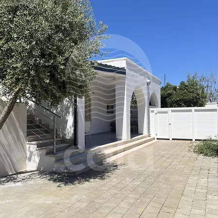 Holiday home Blumarine E Vasca Jacuzzi By Cala Salento