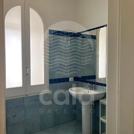 Blumarine E Vasca Jacuzzi By Cala Salento טורה לפילו